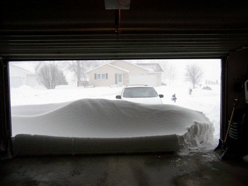 Photo – garage door in the snow