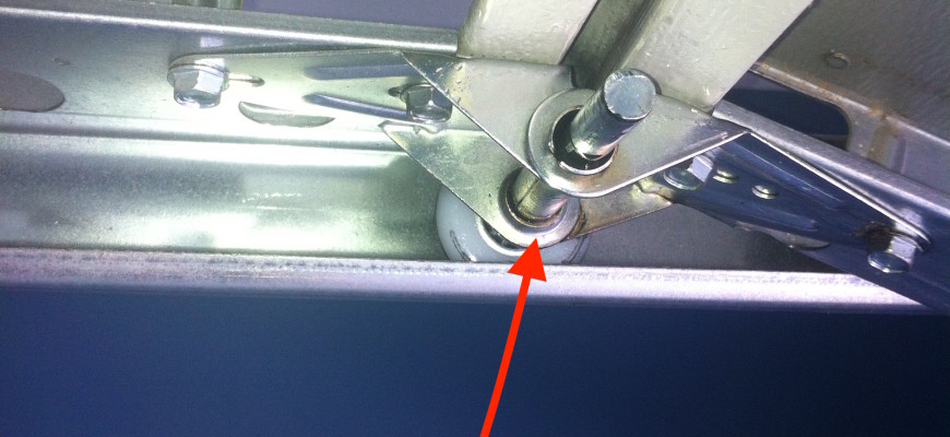 garage-door-hinge