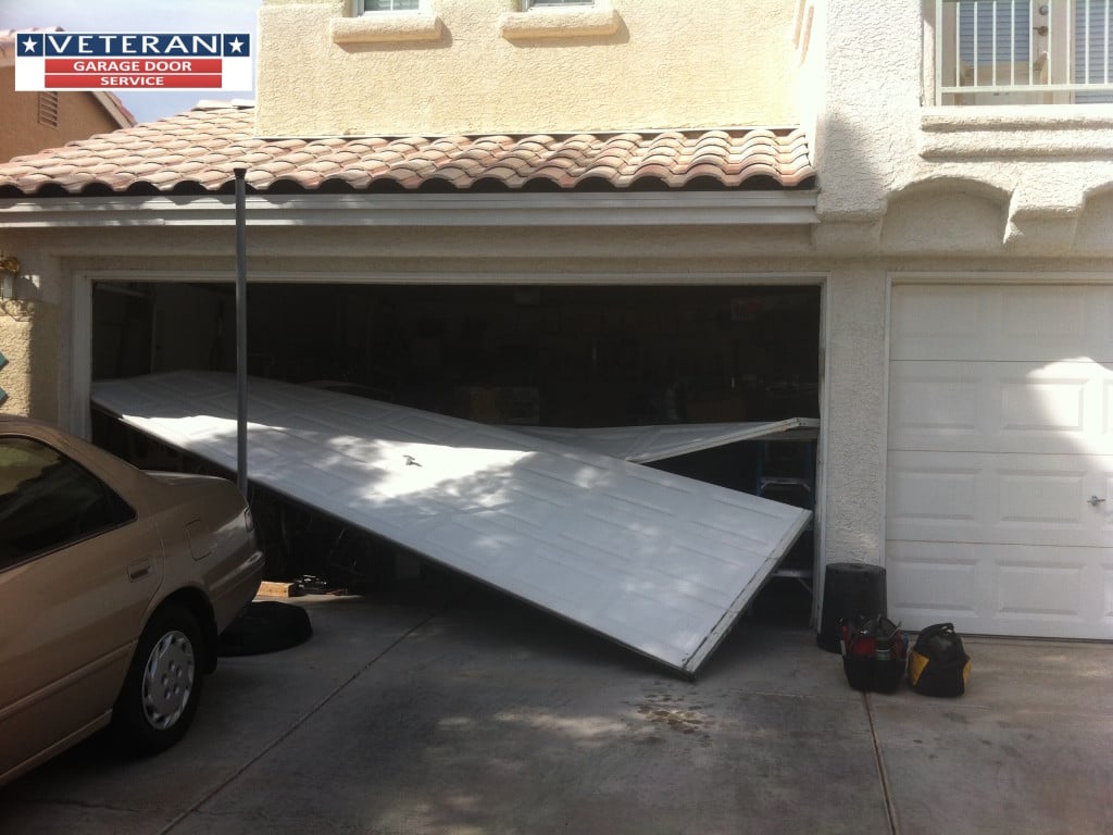 My garage door went off track, is it fixable? - IMG 0659 1024x768