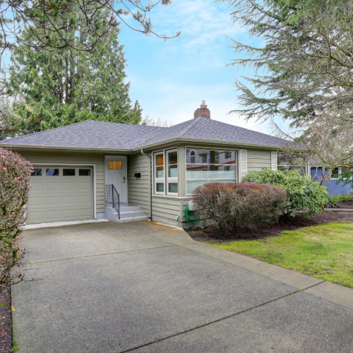 Home with Garage Door (1000 × 1000 px)